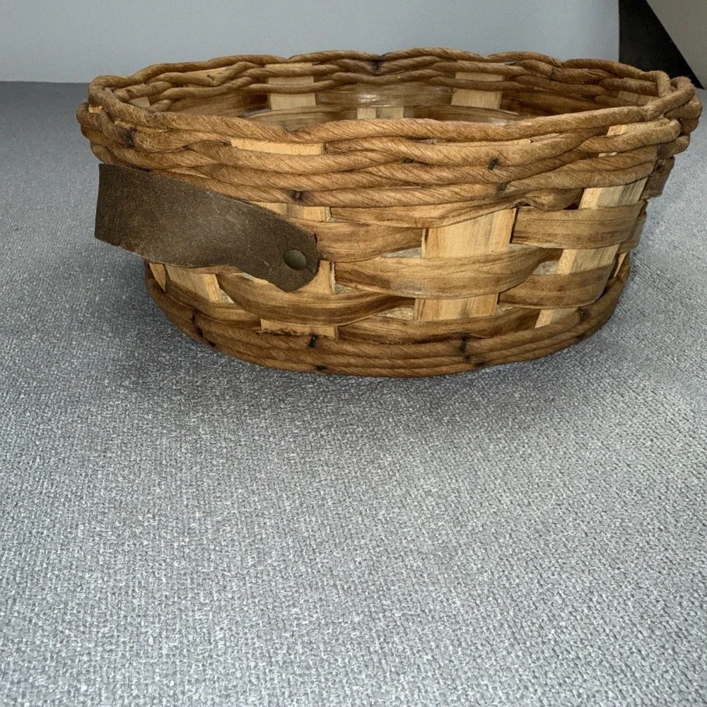 Vtg Pyrex Wicker Basket Leather Handles for 2-quart Casserole Dish 024.624.684